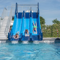 Buitenbad glijbaan