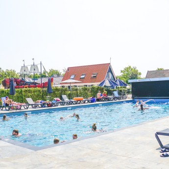 buitenzwembad (1).JPG