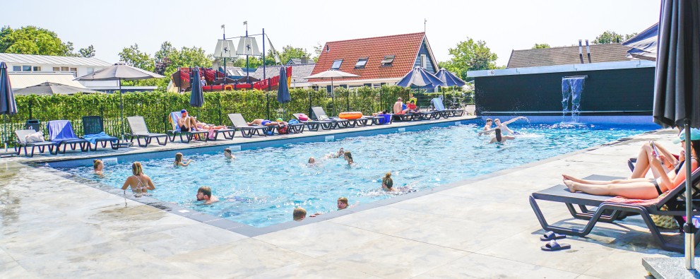 buitenzwembad (1).JPG